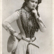 Шотландская актриса Джин Элвин в платье с элементами стиля милитари, 1900-е годы