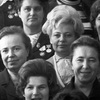 Мода СССР, жабо. Участницы XXIV съезда КПСС (внизу слева В. Терешкова), 1971 год